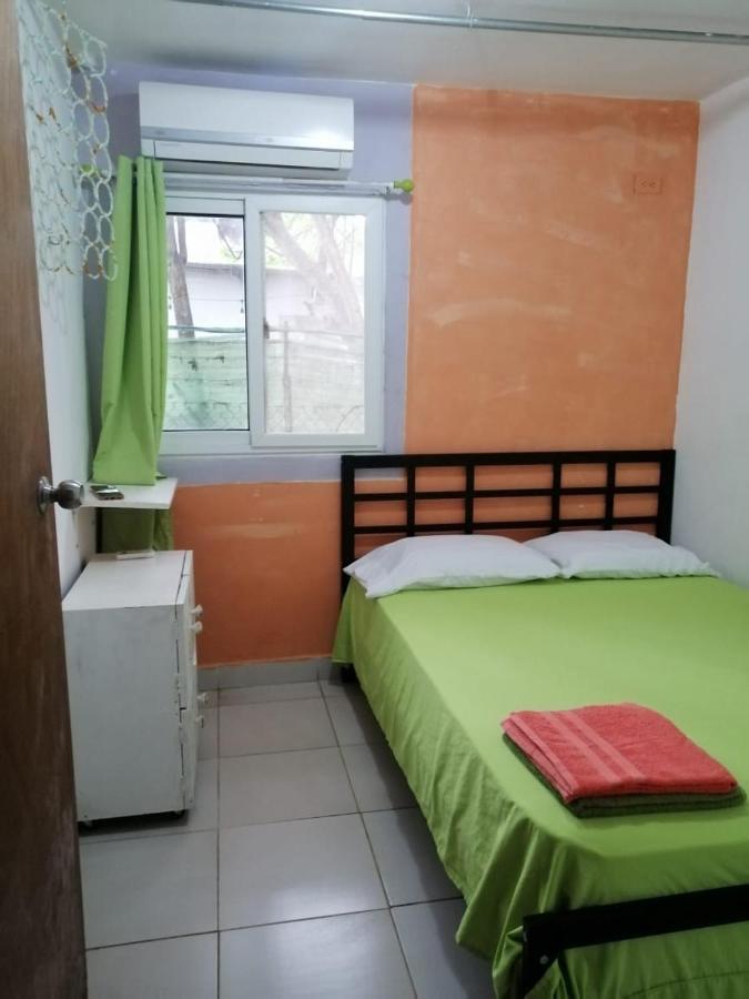 Taca Tucan Hostel Плая Бланка Екстериор снимка