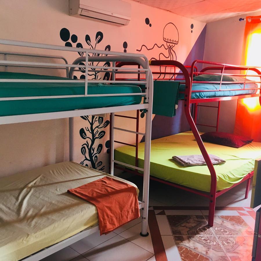 Taca Tucan Hostel Плая Бланка Екстериор снимка